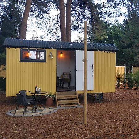 Forest Heath Shepherd'S Huts Ringwood Exterior foto