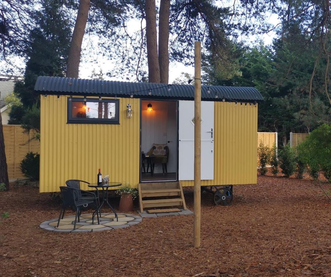 Forest Heath Shepherd'S Huts Ringwood Exterior foto
